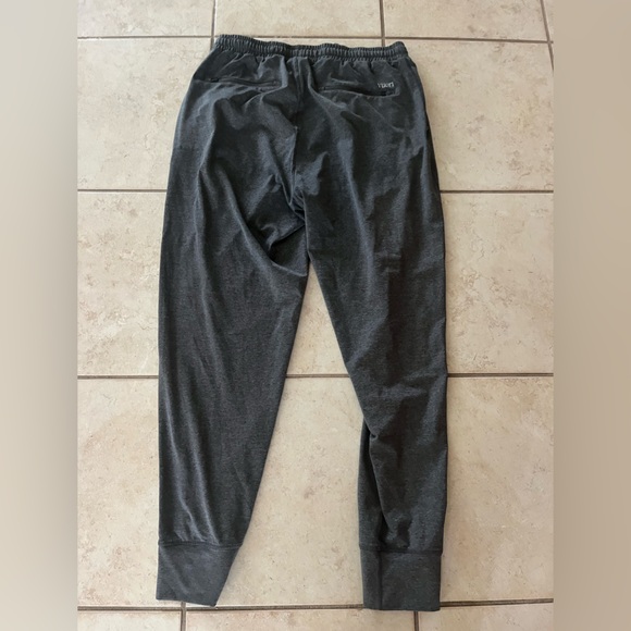 Vuori Sunday Performance Joggers in charcoal heather - Picture 8 of 8